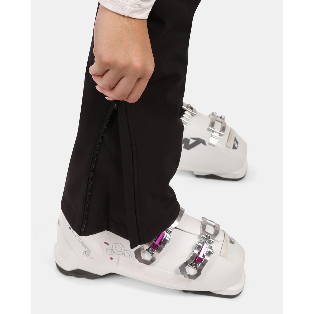 Дамски Софтшел Ски Панталон Kilpi RHEA-W ZL Черен | PFC Free | 10 000 мм KILPI - изглед 6 - Extreme-bg.com Дамски Софтшел Ски Панталон Kilpi RHEA-W ZL Черен | PFC Free | 10 000 мм KILPI - изглед 6