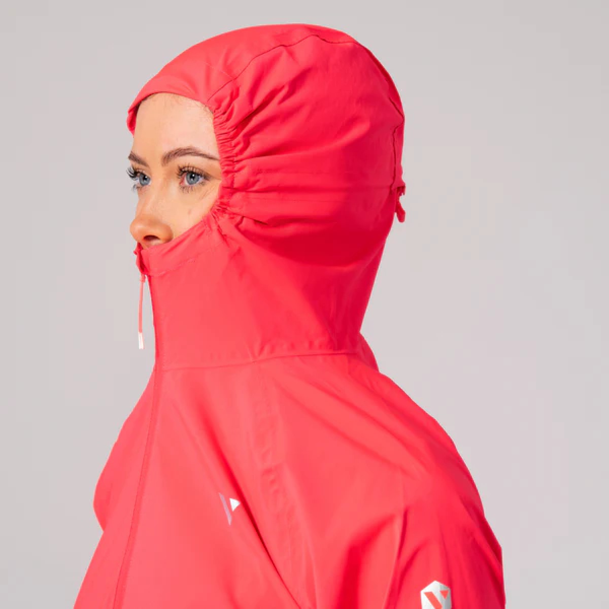 Ултралеко водоустойчиво дамско яке за туризъм, колоездене и бягане Venture MAC IN A SAC - изглед 10 - Extreme-bg.com Ултралеко водоустойчиво дамско яке за туризъм, колоездене и бягане Venture MAC IN A SAC - изглед 10