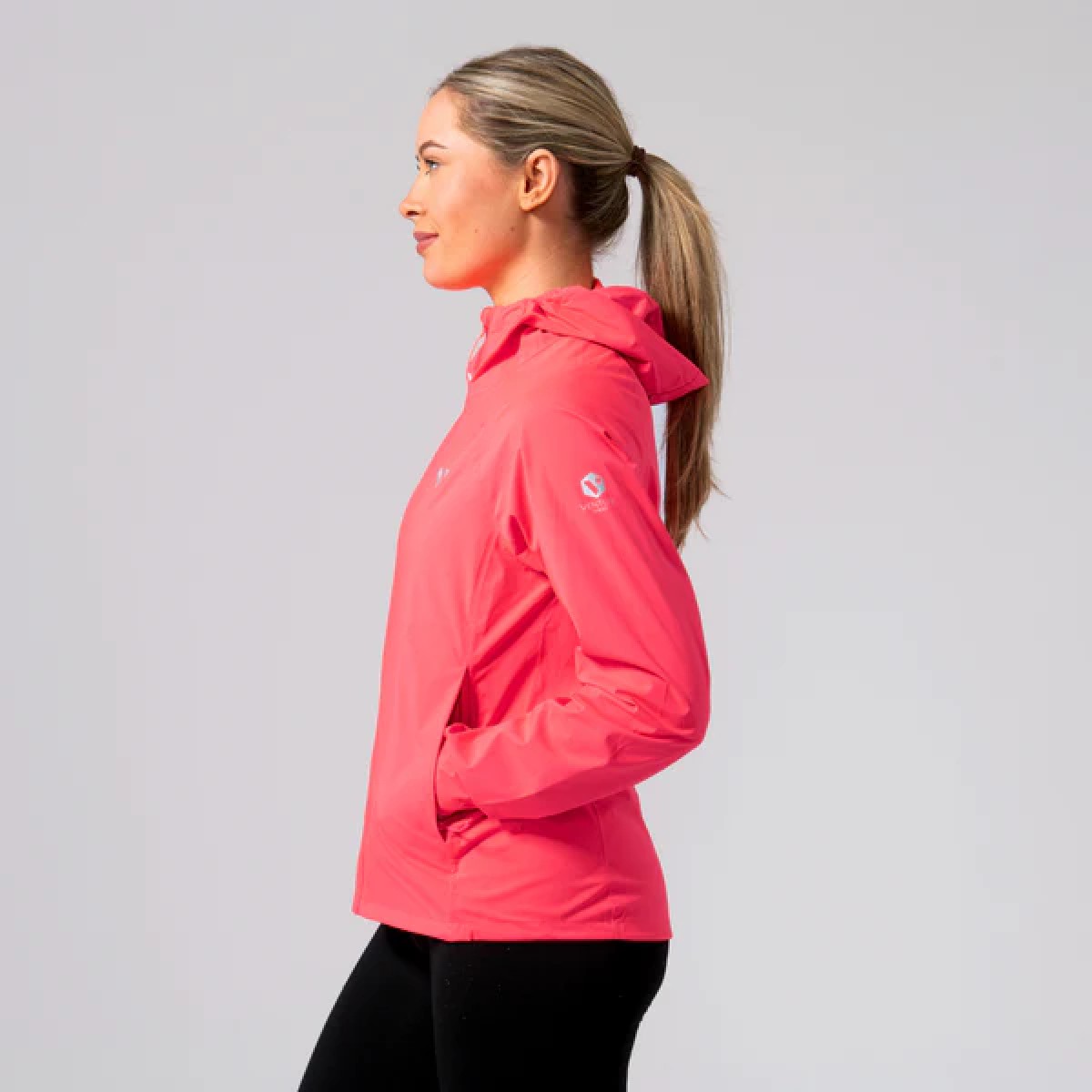 Ултралеко водоустойчиво дамско яке за туризъм, колоездене и бягане Venture MAC IN A SAC - изглед 6 - Extreme-bg.com Ултралеко водоустойчиво дамско яке за туризъм, колоездене и бягане Venture MAC IN A SAC - изглед 6