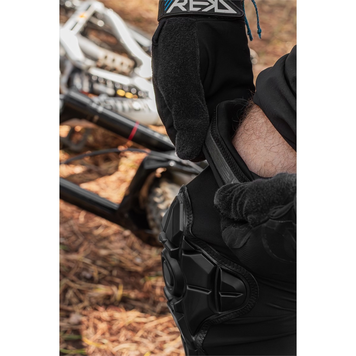 Професионални наколенки REKD Energy Knee Gaskets – Анатомична защита с REKD Energy пяна REKD - изглед 3 - Extreme-bg.com Професионални наколенки REKD Energy Knee Gaskets – Анатомична защита с REKD Energy пяна REKD - изглед 3