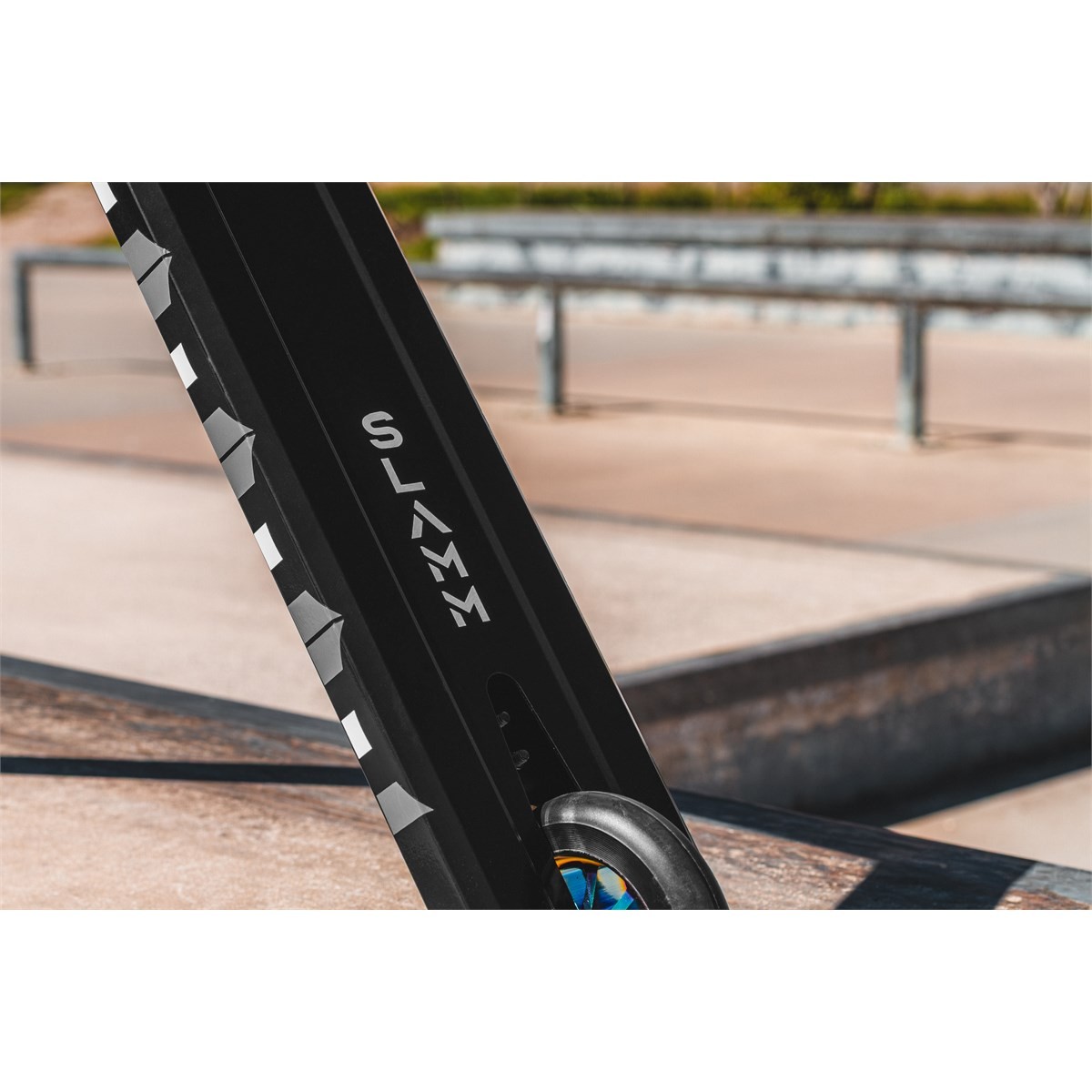 Фристайл тротинетка SLAMM Classic Pro – за начинаещи, 110 мм алуминиеви колела и Coffin Connector SLAMM - изглед 11 - Extreme-bg.com Фристайл тротинетка SLAMM Classic Pro – за начинаещи, 110 мм алуминиеви колела и Coffin Connector SLAMM - изглед 11