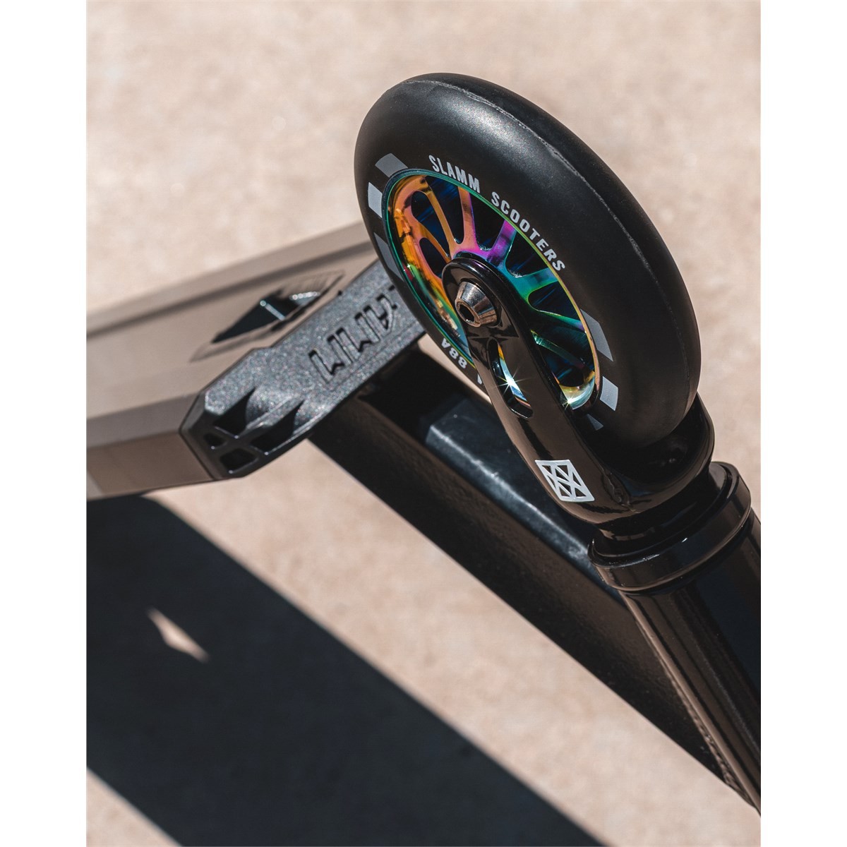 Фристайл тротинетка SLAMM Classic Pro – за начинаещи, 110 мм алуминиеви колела и Coffin Connector SLAMM - изглед 8 - Extreme-bg.com Фристайл тротинетка SLAMM Classic Pro – за начинаещи, 110 мм алуминиеви колела и Coffin Connector SLAMM - изглед 8