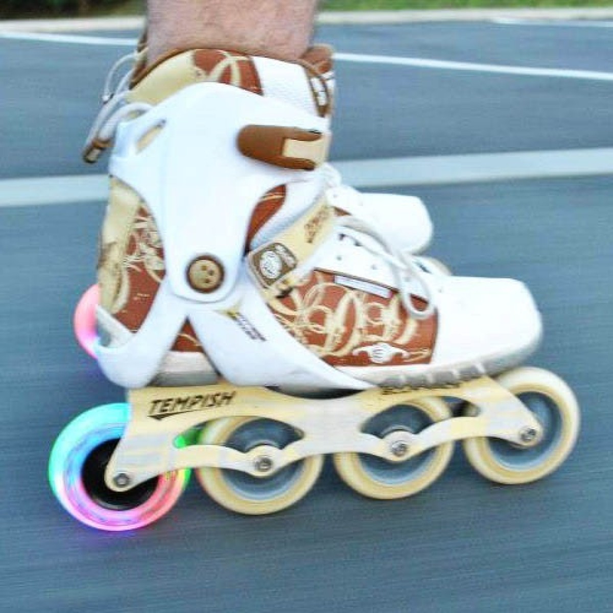 Комплект колела за ролери Flashing 76x24mm 85A - 2 бр TEMPISH - изглед 7 - Extreme-bg.com Комплект колела за ролери Flashing 76x24mm 85A - 2 бр TEMPISH - изглед 7